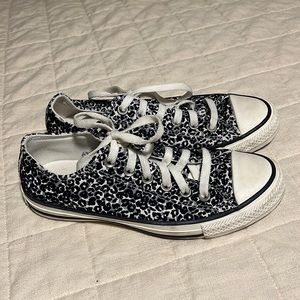 Size 7 Limited Edition Snow Leopard Converse Like New!